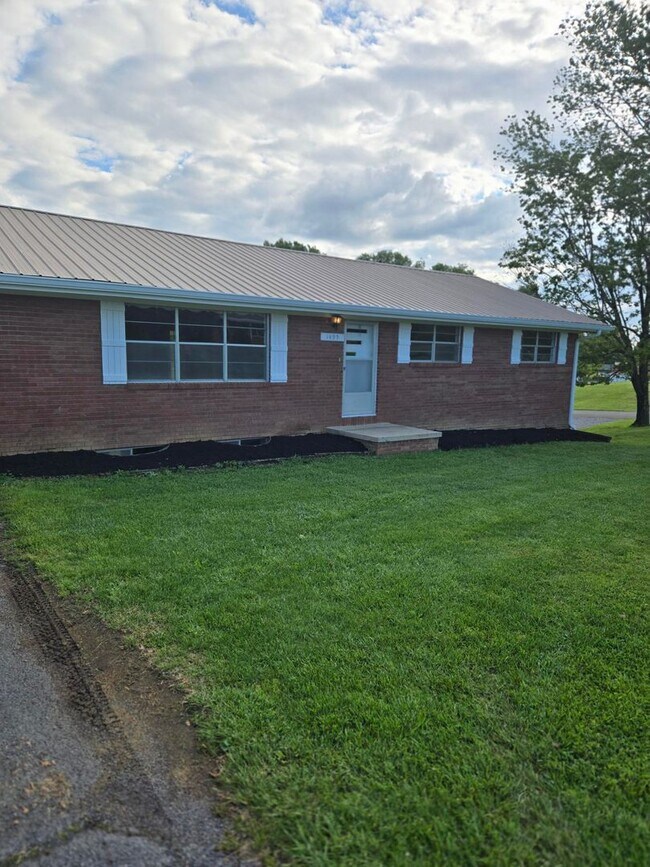 Building Photo - Charming 3-Bedroom Brick Home in Town – Newly Remodeled!