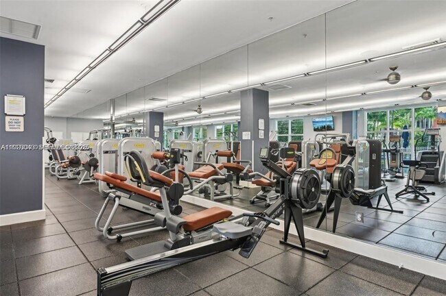 Building Photo - 2000 N Bayshore Dr