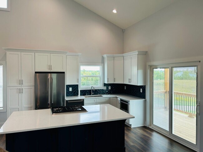 Building Photo - Stunning 4 bedroom 2.5 bath near Downtown Newnan! Must see!