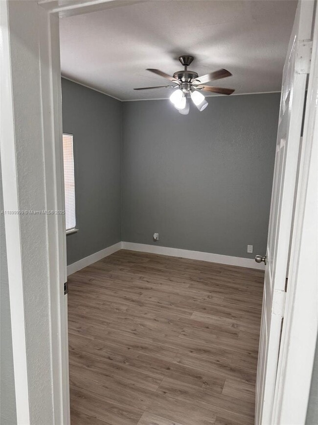 Building Photo - 141 W 6th St