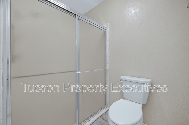 Building Photo - 510 W Cll Lago