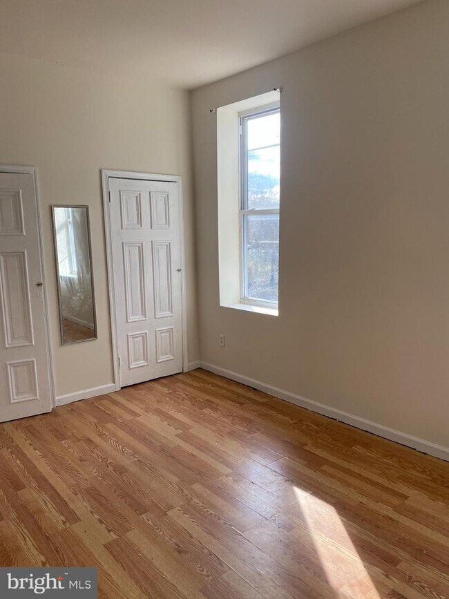 Building Photo - 649 N 40th St