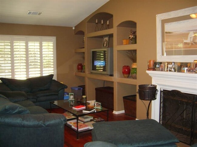 Building Photo - Clovis North 4 Bedroom 2 bath Home