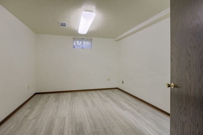 Building Photo - 1230 Cole Creek Dr
