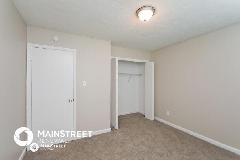 Building Photo - 3000 Lakeridge Dr SE