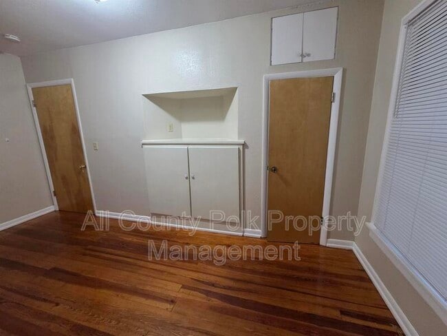 Building Photo - 303 S Palm Ave