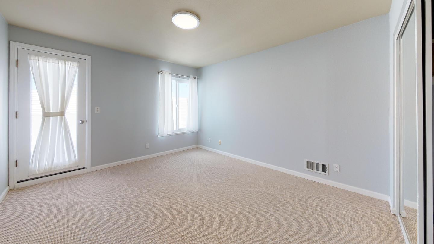 Building Photo - 2008 Judah St