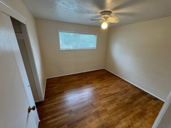 Building Photo - 3+ Bedroom House in Friendly Area
