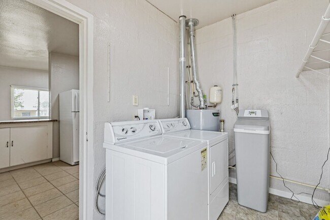 Building Photo - Super Cute 3 Bedroom 2 Bath Home!