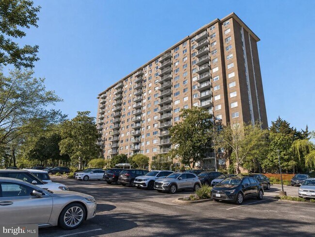 Building Photo - 2059 Huntington Ave