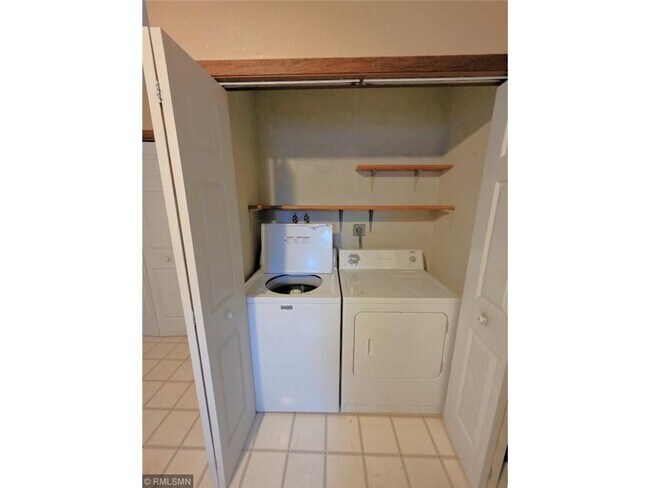 Building Photo - 653 N 2nd St