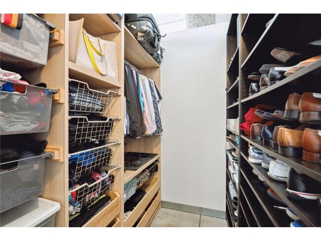 Building Photo - 700 N Washington Ave