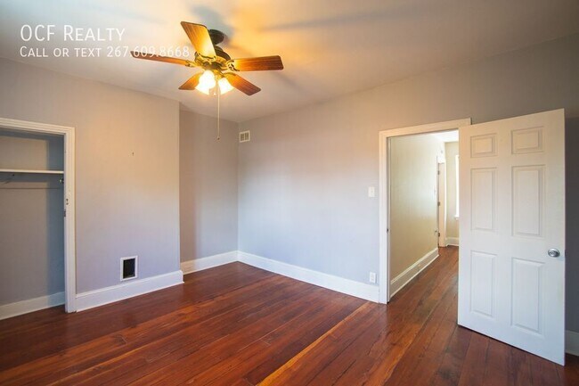 Building Photo - 2211 Bainbridge St