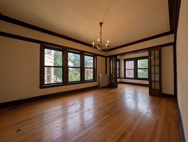 Building Photo - 2428 N Sawyer Ave