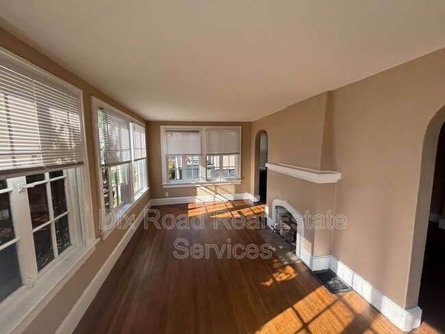 Building Photo - 107 Edgewood Ave