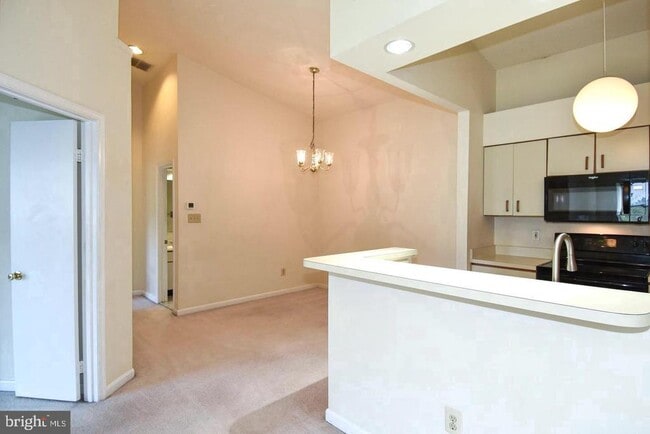 Building Photo - 7705 Lafayette Forest Dr