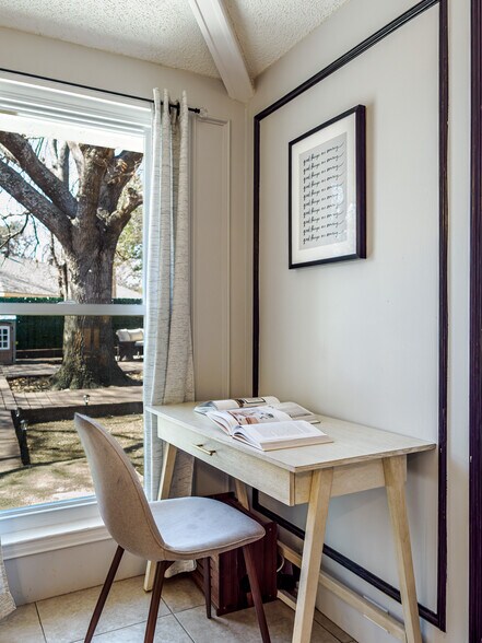 Building Photo - 1113 Roaring Springs Dr