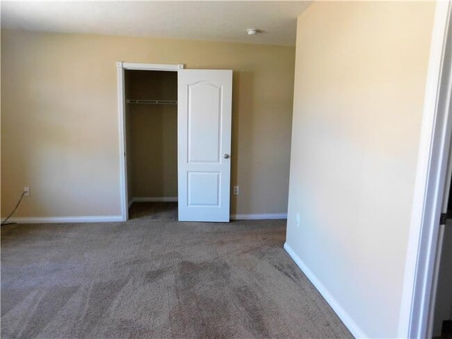 Building Photo - 6512 Oak Crest Dr