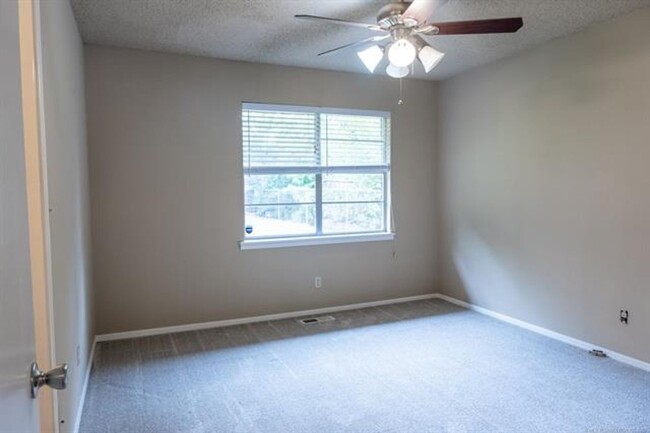 Building Photo - Perfect location near Rhema in Broken Arrow!