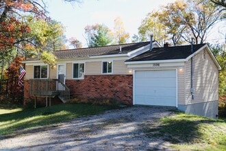 Building Photo - Downtown Roscommon / GORGEOUS Remodeled Ranch
