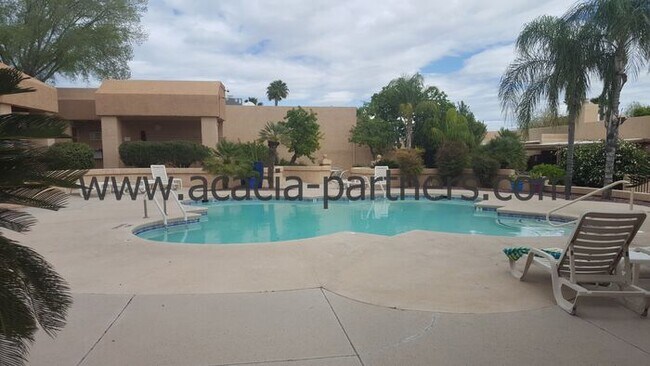 Building Photo - 2 Bdrm/2Bth Townhome