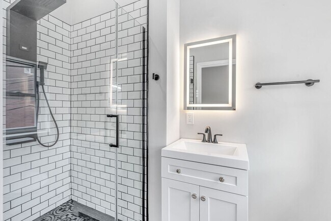 Building Photo - Beautifully Renovated 3 Bed/3.5 Bath Home in the Heart of Lawrenceville -  Available July!