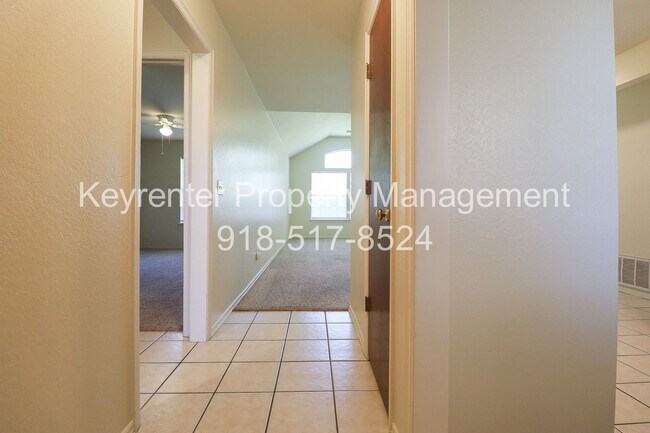Building Photo - 2 Bed 1 Bath House in Claremore