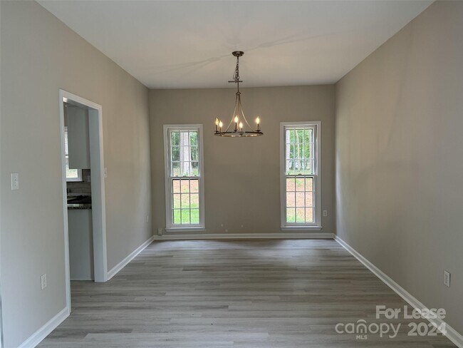 Building Photo - 129 Southhaven Dr