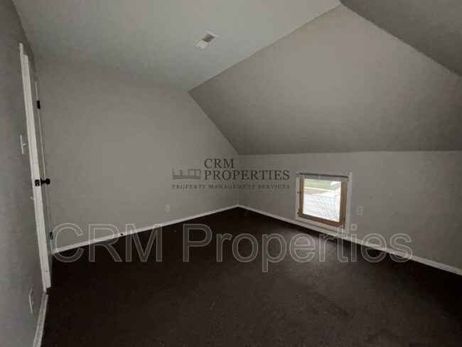 Building Photo - 1039 S Washington St