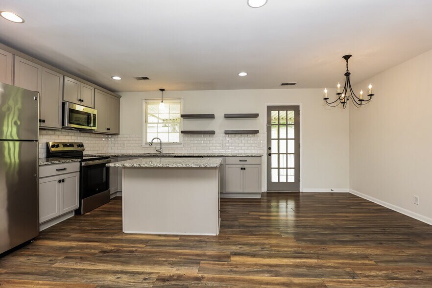 Building Photo - 121 Lakeside Park Dr