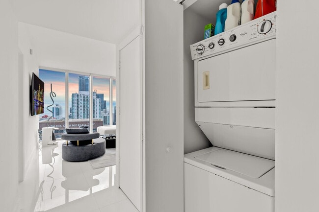 Building Photo - 631 Brickell Ave