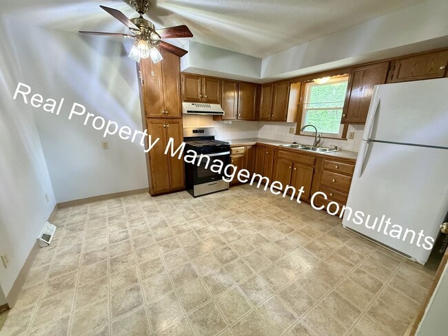 Building Photo - 2 Bedroom, 1.5 Bath Now Available!