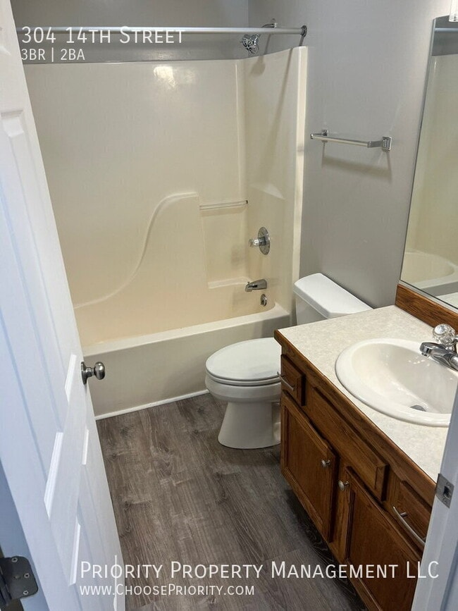 Building Photo - 304 14th St