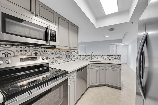 Building Photo - 5005 Wiles Rd