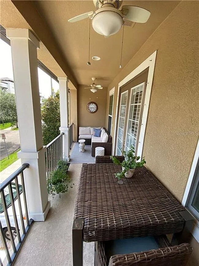 Building Photo - Large 3 Bed 3.5 Bath 2 Car Garage Townhous...