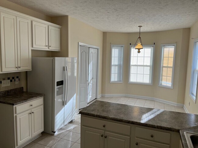 Building Photo - Jack Britt School District! 5br, 2.5 ba