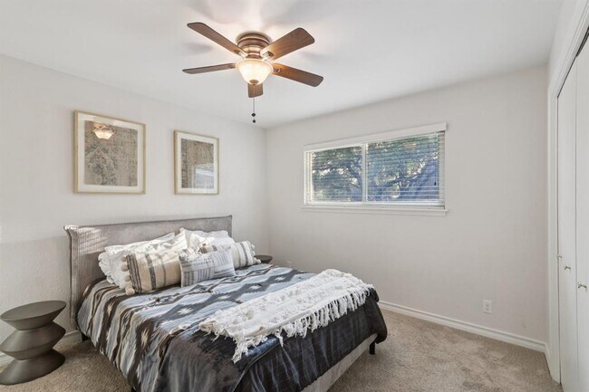Building Photo - 11500 Sterlinghill Dr