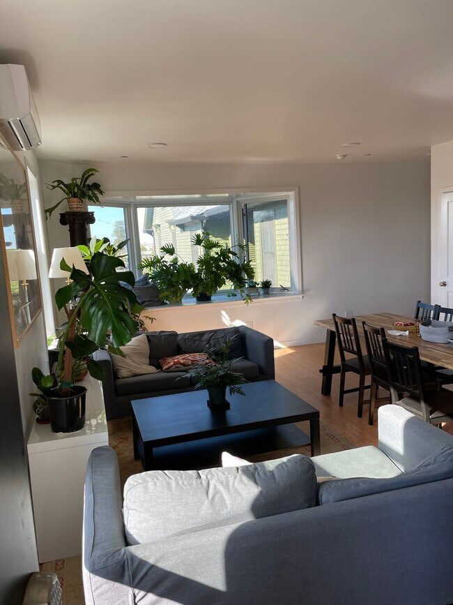 Building Photo - Viewing Schedule: Please call Shami at (41...