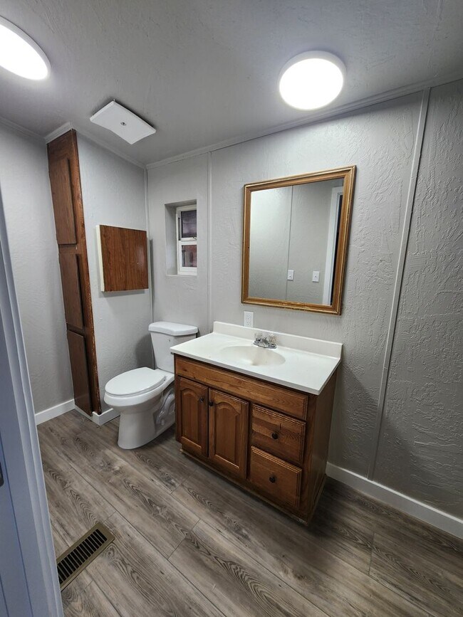 Building Photo - 3-bedroom 2 bath House