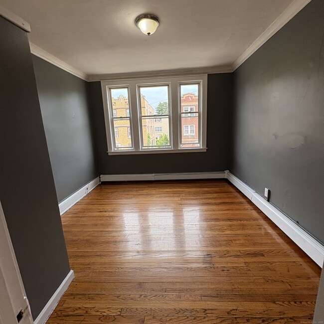 Building Photo - 445 Barbour St