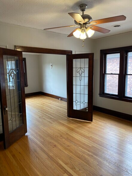 Building Photo - 910 Beaconsfield Ave