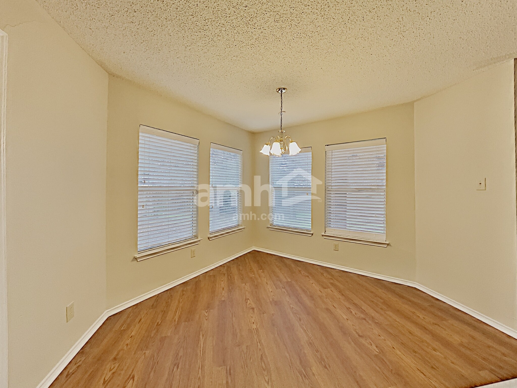 Building Photo - 438 Terra Cotta