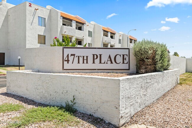 Primary Photo - 4730 W Northern Ave