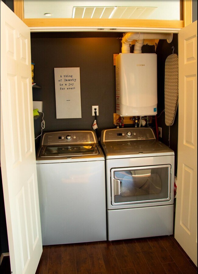 Building Photo - 119 St Davids Pl