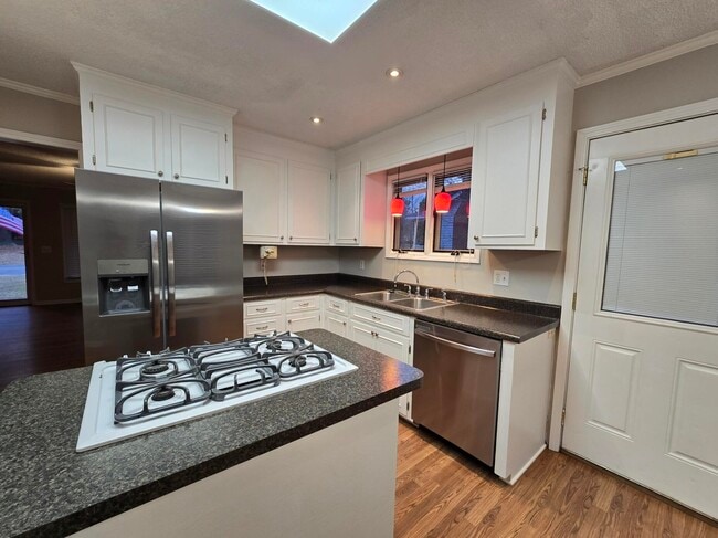 Building Photo - 740 Marigold St