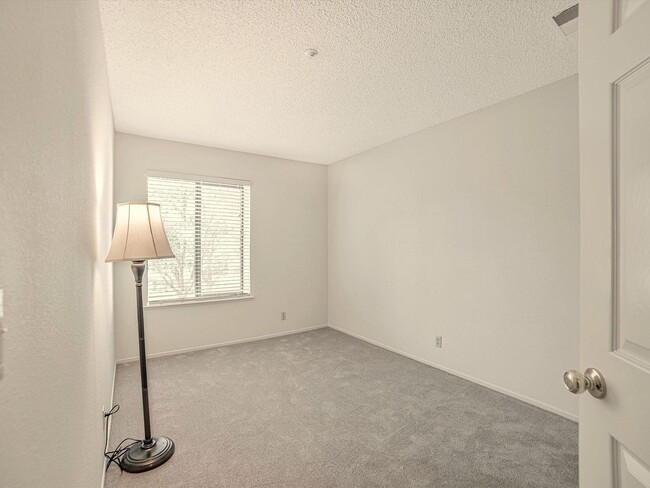 Building Photo - 3428 Smoketree Commons Dr