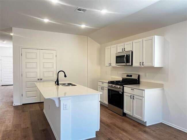 Building Photo - 3433 Little Creek Dr