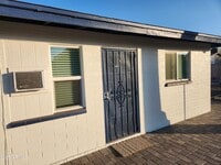 Building Photo - 299 S Oregon St