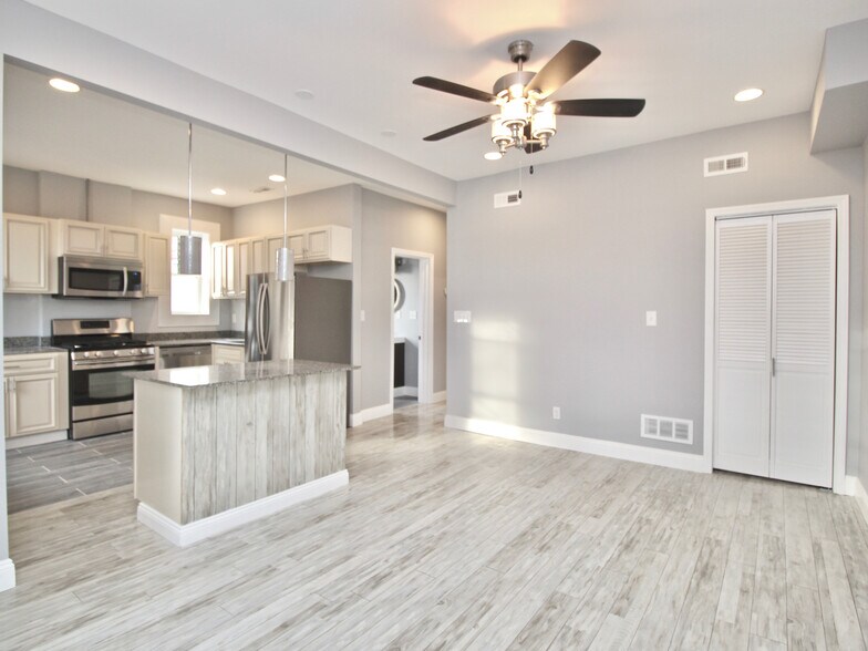 Building Photo - 3526 Vista Ave