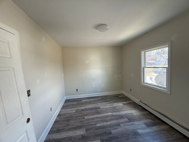 Building Photo - 15 Oakes Ave